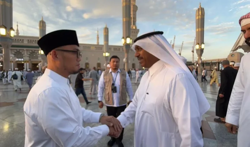 Wakil Menteri Haji dan Umrah RI, Dahnil Anzar Simanjuntak saat pertemuan bilateral dengan Wakil Menteri Haji dan Umrah Arab Saudi, Abdulfattah bin Sulaiman Mashat, di Madinah, Minggu (29/3/2026). (Foto: Kemenhaj)