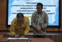 Wali Kota Padang Panjang saat penyerahan LKPD 2025 unaudited di Kantor BPK Sumbar, Kamis (26/3/2026). (Foto: Kominfo Padang Panjang)