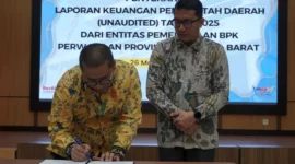 Wali Kota Padang Panjang saat penyerahan LKPD 2025 unaudited di Kantor BPK Sumbar, Kamis (26/3/2026). (Foto: Kominfo Padang Panjang)
