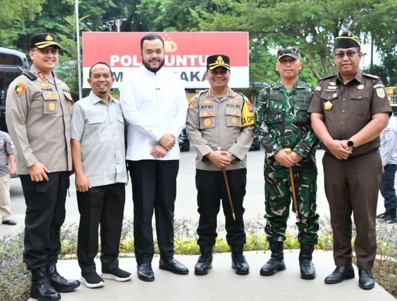 Wali Kota Padang, Fadly Amran bersama Forkopimda dan Ketua DPRD Padang. (Foto: Prokopim Padang)