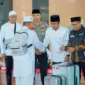 Wali Kota Solok Ramadhani Kirana Putra membuka kegiatan Bimbingan Manasik Haji bagi calon jemaah haji Kota Solok di Masjid Agung Al-Muhsinin, Sabtu (28/3/2026). (Foto: Prokopim Solok)