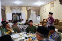 Wali Kota Payakumbuh Zulmaeta buka bersama niniak mamak dan bundo kanduang dari 10 nagari di Kota Payakumbuh di pendopo Rumah Dinas Wali Kota, Senin (9/3/2026). (Foto: MC Payakumbuh)
