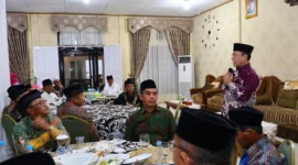 Wali Kota Payakumbuh Zulmaeta buka bersama niniak mamak dan bundo kanduang dari 10 nagari di Kota Payakumbuh di pendopo Rumah Dinas Wali Kota, Senin (9/3/2026). (Foto: MC Payakumbuh)