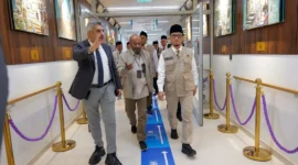 Wakil Menteri Haji dan Umrah RI, Dahnil Anzar Simanjuntak meninjau kesiapan layanan kesehatan haji di Makkah. (Foto: Kemenhaj)