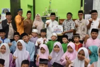 Wawako Maigus Nasir saat mengunjungi Musala Djabar Nur di Kelurahan Tarantang, Kecamatan Lubuk Kilangan, Jumat (14/3/2026). (Foto: Prokopim Padang)