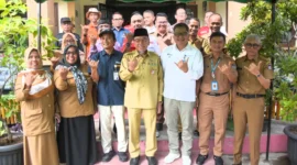 Wakil Wali Kota Padang Maigus Nasir meninjau pelaksanaan GPM di Kantor Lurah Kubu Marapalam, Kecamatan Padang Timur, Selasa (3/3/2026). (Foto: Prokopim Padang)