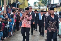 Bupati Pasbar Yulianto menghadiri kegiatan adat Babimba di Kampung Mudik Simpang, Jorong Mudik Simpang, Nagari Timbo Abu Kajai, Kecamatan Talamau, Minggu (5/4). (Foto: Diskominfo Pasbar)