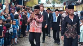 Bupati Pasbar Yulianto menghadiri kegiatan adat Babimba di Kampung Mudik Simpang, Jorong Mudik Simpang, Nagari Timbo Abu Kajai, Kecamatan Talamau, Minggu (5/4). (Foto: Diskominfo Pasbar)