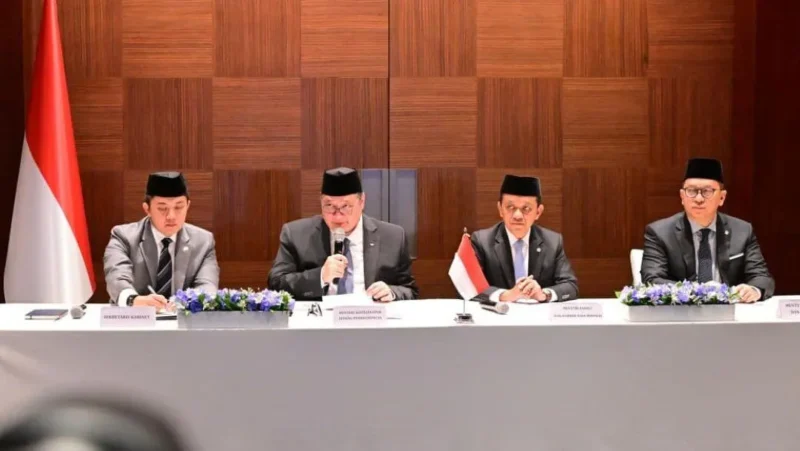 Menteri Koordinator Bidang Perekonomian, Airlangga Hartarto dalam konferensi pers secara hybrid dari Seoul, Republik Korea, Selasa (31/3/2026). (Foto: BPMI Setpres)