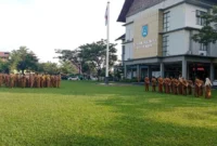 Sekretaris Daerah Kota Payakumbuh, Rida Ananda mengajak seluruh ASN menerapkan pola hidup hemat energi serta disiplin dalam pengelolaan sampah. (Foto: MC Payakumbuh)