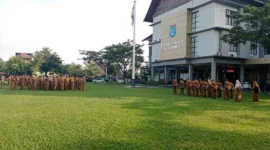 Sekretaris Daerah Kota Payakumbuh, Rida Ananda mengajak seluruh ASN menerapkan pola hidup hemat energi serta disiplin dalam pengelolaan sampah. (Foto: MC Payakumbuh)