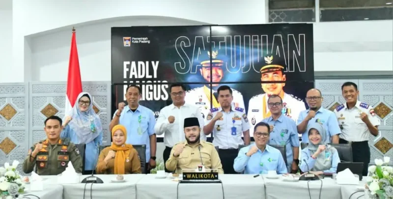 Wali Kota Padang, Fadly Amran menerima audiensi Direktur Utama RSUP Dr. M. Djamil, Dovy Djanas, bersama jajaran di Kediaman Resmi Wali Kota, Senin (6/4/2026). (Foto: Prokopim Padang)