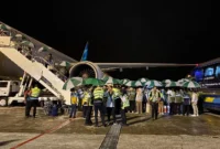 Hujan deras mengguyur BIM saat keberangkatan kloter pertama Embarkasi Padang (PDG 01), Jumat (24/4/2026) dini hari. (Foto: Humas Kemenhaj Sumbar)