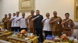 Wali Kota Padang Fadly Amran  menerima kunjungan Kepala BPJS Ketenagakerjaan Cabang Padang Afrialdi di kediamannya, Senin (27/4/2026). (Foto: Prokopim Padang)