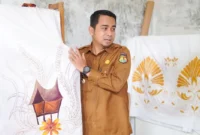Wali Kota Solok Ramadhani Kirana Putra membuka pelatihan peningkatan SDM pembatik Batik Prada di Mimi Batik, Kampung Jawa, Kota Solok, Selasa (21/4/2026). (Foto: Prokopim Solok)