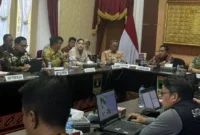 Bupati Dharmasraya Annisa Suci Ramadhani menghadiri Sosialisasi Pencabutan Perizinan Berusaha Pemanfaatan Hutan (PBPH) yang digelar Satuan Tugas PKH di Aula Istana Gubernur Sumbar, Kamis (16/4/2026). (Foto: Diskominfo Dharmasraya)