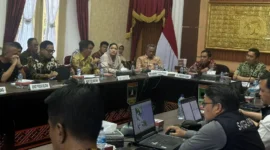 Bupati Dharmasraya Annisa Suci Ramadhani menghadiri Sosialisasi Pencabutan Perizinan Berusaha Pemanfaatan Hutan (PBPH) yang digelar Satuan Tugas PKH di Aula Istana Gubernur Sumbar, Kamis (16/4/2026). (Foto: Diskominfo Dharmasraya)