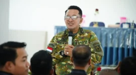 Bupati Tanah Datar Eka Putra memberikan arahan dan motivasi kepada seluruh peserta retreat di Kampus IPDN Sumatera Barat, Baso, Senin (6/4/2026). (Foto: Prokopim Tanah Datar)