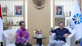 Bupati John Kenedy Azis (JKA) melakukan pertemuan dengan Menteri UMKM RI, Maman Abdurrahman, di SME Tower, Kamis (16/4/2026). (Foto: Kominfo Padang Pariaman)