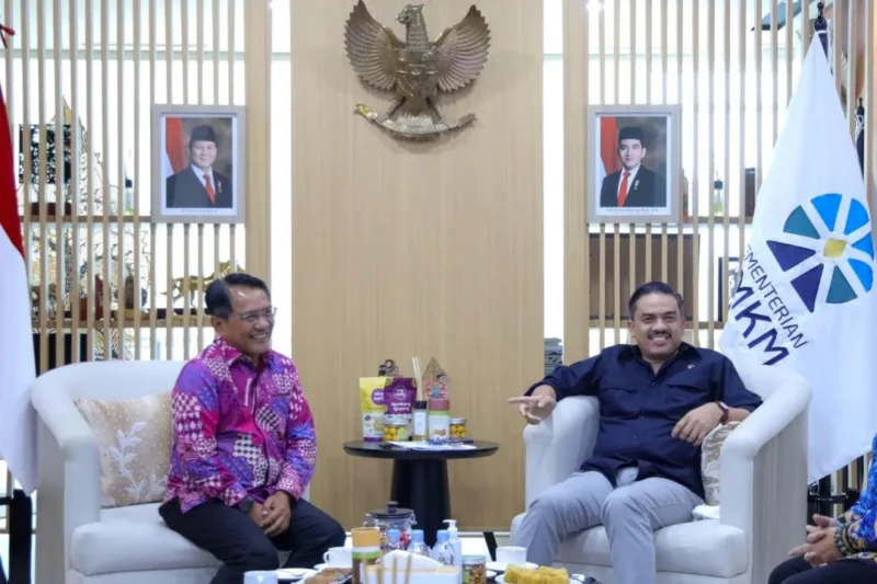 Bupati John Kenedy Azis (JKA) melakukan pertemuan dengan Menteri UMKM RI, Maman Abdurrahman, di SME Tower, Kamis (16/4/2026). (Foto: Kominfo Padang Pariaman)