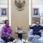 Bupati John Kenedy Azis (JKA) melakukan pertemuan dengan Menteri UMKM RI, Maman Abdurrahman, di SME Tower, Kamis (16/4/2026). (Foto: Kominfo Padang Pariaman)