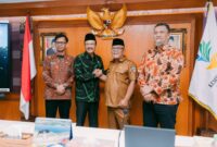 Bupati Pasbar Yulianto bersama Wakil Bupati M. Ihpan menggelar audiensi dengan Menteri Sosial Saifullah Yusuf ke Kementerian Sosial RI. (Foto: Diskominfo Pasbar)