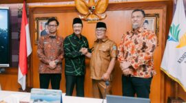 Bupati Pasbar Yulianto bersama Wakil Bupati M. Ihpan menggelar audiensi dengan Menteri Sosial Saifullah Yusuf ke Kementerian Sosial RI. (Foto: Diskominfo Pasbar)