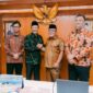 Bupati Pasbar Yulianto bersama Wakil Bupati M. Ihpan menggelar audiensi dengan Menteri Sosial Saifullah Yusuf ke Kementerian Sosial RI. (Foto: Diskominfo Pasbar)