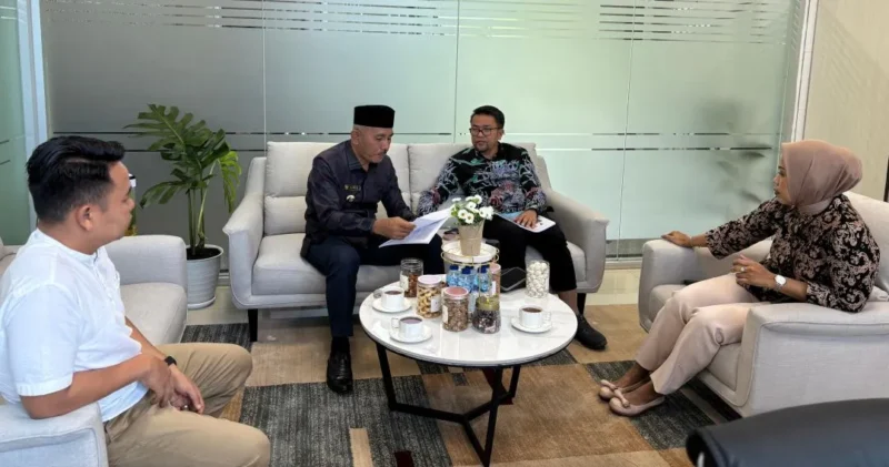 Bupati Lima Puluh Kota, Safni saat berkunjung ke Kementerian PKP, Jumat (10/4/2026). (Foto: Kominfo Limapuluh Kota)