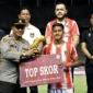 Penyerang PSP, Carel Syadef meraih Sepatu Emas setelah menjadi top skor Liga 4 Sumatera Barat musim 2025/2026 dengan torehan 20 gol. (Foto: Diskominfo Padang)