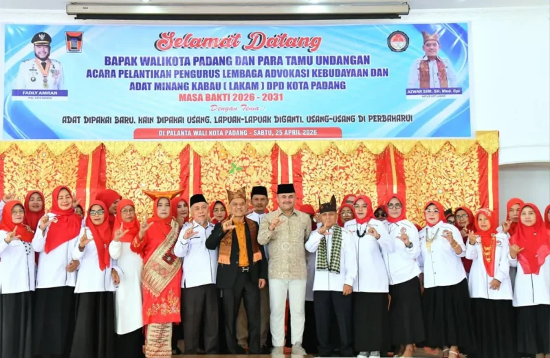 Pj Sekda Padang, Raju Minropa  menghadiri Pelantikan Pengurus DPD LAKAM Padang masa bakti 2026-2031 di Palanta Kediaman Resmi Wali Kota, Sabtu (25/4/2026). (Foto: Prokopim Padang)