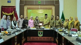 Gubernur Sumbar Mahyeldi Ansharullah menerima kunjungan kerja Komite IV DPD RI di Istana Gubernuran, Senin (20/4/2026). (Foto: ADPSB)