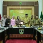Gubernur Sumbar Mahyeldi Ansharullah menerima kunjungan kerja Komite IV DPD RI di Istana Gubernuran, Senin (20/4/2026). (Foto: ADPSB)