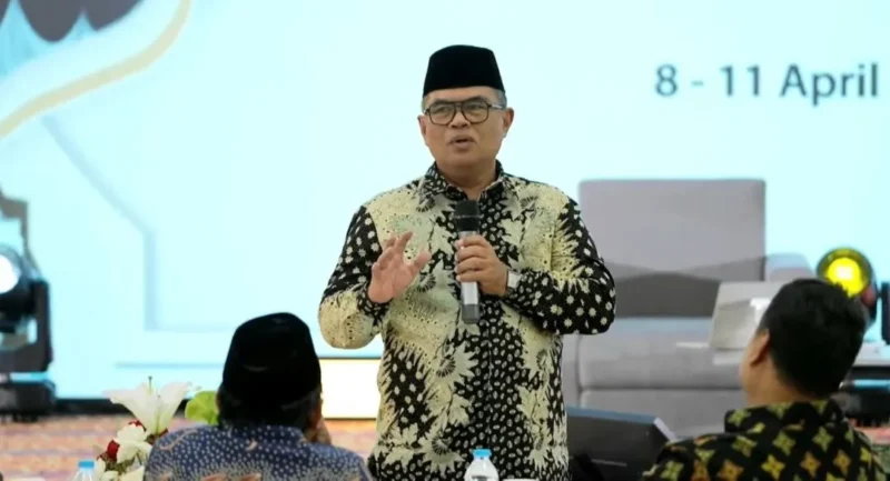 Direktur Jenderal Pelayanan Haji, Ian Heriyawan, dalam diskusi panel Rakernas Konsolidasi Penyelenggaraan Ibadah Haji di Asrama Haji Kelas I Tangerang, Kamis (9/4/2026). (Foto: Kemenhaj)