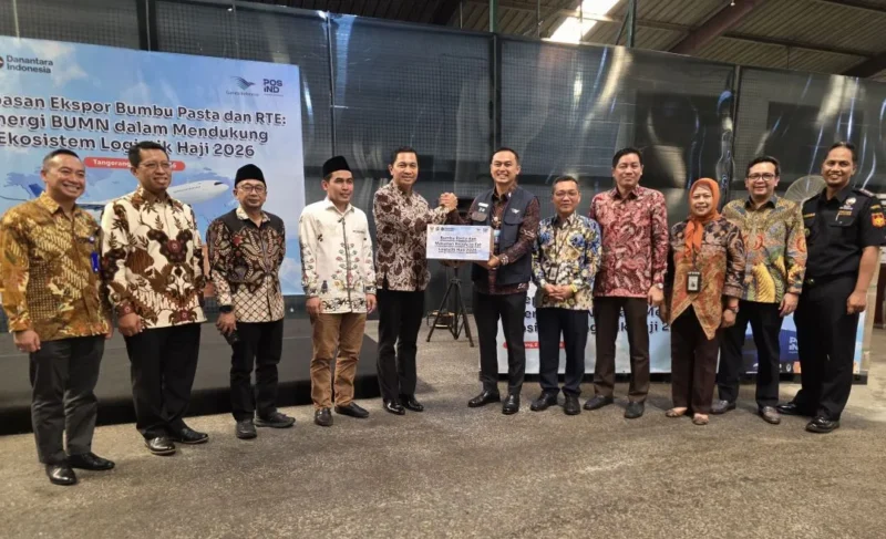 Pengiriman 100 ton bumbu pasta dan RTE menuju Arab Saudi dari Gudang Lini Garuda di Bandara Soekarno-Hatta pada Kamis (2/4). (Foto: Kemenhaj)