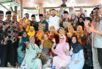 Wali Kota Padang, Fadly Amran menghadiri Halalbihalal 1447 Hijriah di Masjid Muttaqin Parak Kaluek, Kelurahan Pisang, Kecamatan Pauh, Sabtu (4/4/2026). (Foto: Prokopim Padang)