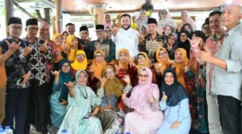 Wali Kota Padang, Fadly Amran menghadiri Halalbihalal 1447 Hijriah di Masjid Muttaqin Parak Kaluek, Kelurahan Pisang, Kecamatan Pauh, Sabtu (4/4/2026). (Foto: Prokopim Padang)