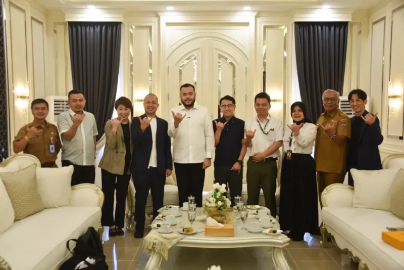 Wali Kota Padang Fadly Amran menerima kunjungan dari perusahaan Jepang, Career Planning Co, Ltd di Rumah Dinas Wali Kota Padang, Selasa (14/4/2026). (Foto: Prokopim Padang)