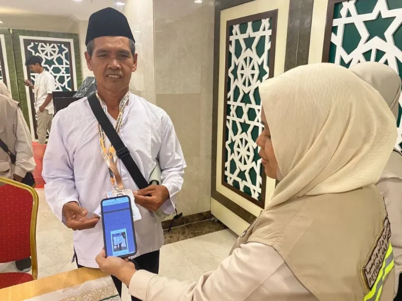 Faturoh digital memperkuat pengawasan dan distribusi konsumsi jemaah haji di Madinah. (Foto: Kemenhaj)