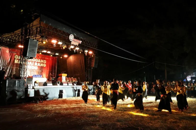 Komunitas Pemuda Sanggar Seni Mustika Minang menggelar Festival Randai Tradisi Remaja Tingkat Sumbar 2026 di Museum Budaya Kota Pariaman pada 25–26 April 2026. (Foto: Kominfo Pariaman)