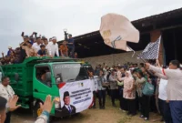 Menteri PKP Maruarar Sirait melepas pengiriman perdana 44.000 pcs genteng untuk kebutuhan perumahan Hunian Warisan Bangsa. (Foto: Kementerian PKP)