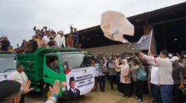 Menteri PKP Maruarar Sirait melepas pengiriman perdana 44.000 pcs genteng untuk kebutuhan perumahan Hunian Warisan Bangsa. (Foto: Kementerian PKP)