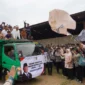 Menteri PKP Maruarar Sirait melepas pengiriman perdana 44.000 pcs genteng untuk kebutuhan perumahan Hunian Warisan Bangsa. (Foto: Kementerian PKP)