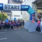 Wakil Wali Kota Padang Maigus Nasir melepas peserta Grand Launching BOM Run 2026 di halaman Gedung Bagindo Aziz Chan Youth Center, Minggu (12/4/2026). (Foto: Prokopim Padang)