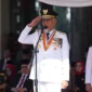 Gubernur Sumbar, Mahyeldi Ansharullah memimpin upacara peringatan Hari Otda ke-30 di halaman Kantor Gubernur, Senin (27/4/2026). (Foto: ADPSB)