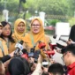 Guru SMKN 19 Jakarta memberikan keterangan pers kepada awak media, Selasa (7/4/2026). (Foto: BPMI Setpres)