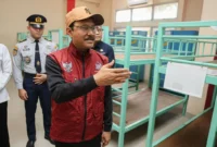 Menteri Sosial Saifullah Yusuf (Gus Ipul) meninjau kesiapan gedung STIP Jakarta yang akan dimanfaatkan sebagai lokasi Sekolah Rakyat rintisan. (Foto: Kemensos)