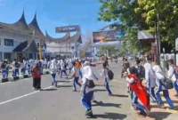Pemko Padang menggelar simulasi gempa bumi dan tsunami serta uji coba perangkat Early Warning System (EWS), Minggu (26/4/2026). (Foto: BPBD Padang)