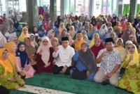Wakil Wali Kota Padang Maigus Nasir saat kegiatan Halalbihalal Aisyiyah Pauh IX di Masjid Raya Kebenaran, Kelurahan Anduring, Kecamatan Kuranji, Jumat (17/4/2026). (Foto: Prokopim Padang)