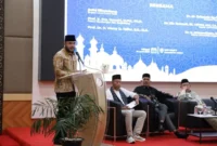 Wali Kota Padang Fadly Amran menghadiri acara Halalbihalal Gonjong Limo Padang di Ruang Convention Universitas Negeri Padang Hotel, Minggu (19/4/2026). (Foto: Prokopim Padang)